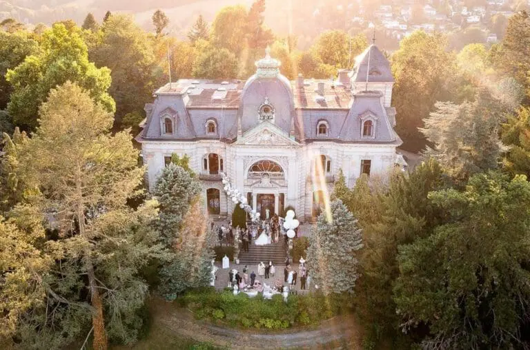 Stella Rheni | The Luxury Estaste