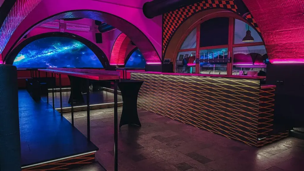 Alice Club und Bar