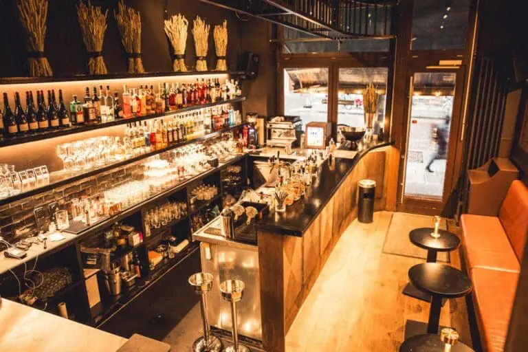100 Gramm Bar & Lounge