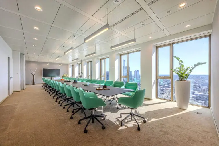 k1 BusinessClub Tower 185