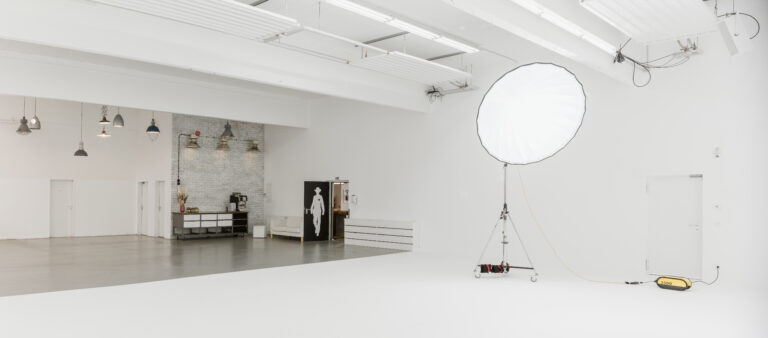 HIGHNOON WHITE STUDIO