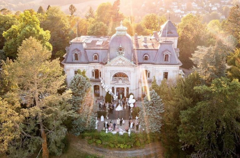 Stella Rheni | The Luxury Estaste