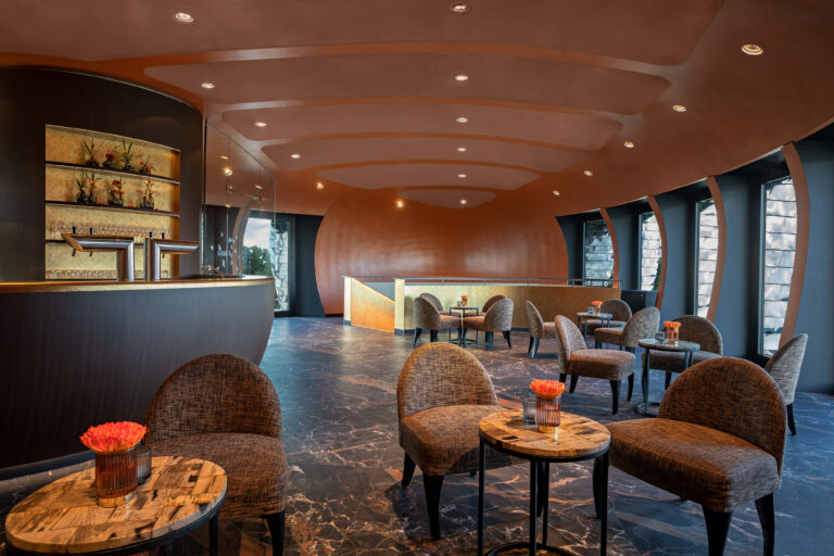 Pebble’s Bar & Lounge