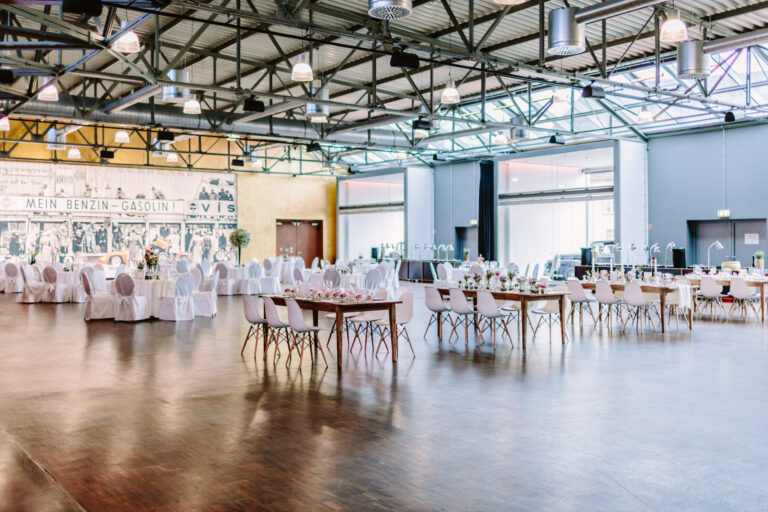 Legendenhalle in der Motorworld Region Stuttgart