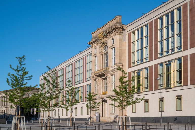 SCHLOSSPLATZ 1 – Campus der ESMT Berlin