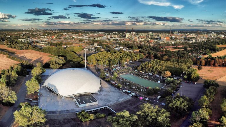 Sommerwiese an der myticket Jahrhunderthalle