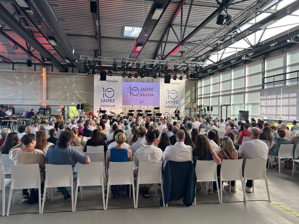 Gratulation zu 10 Jahre Hugo Junkers Hangar & noi! Event & Catering GmbH & Co.KG